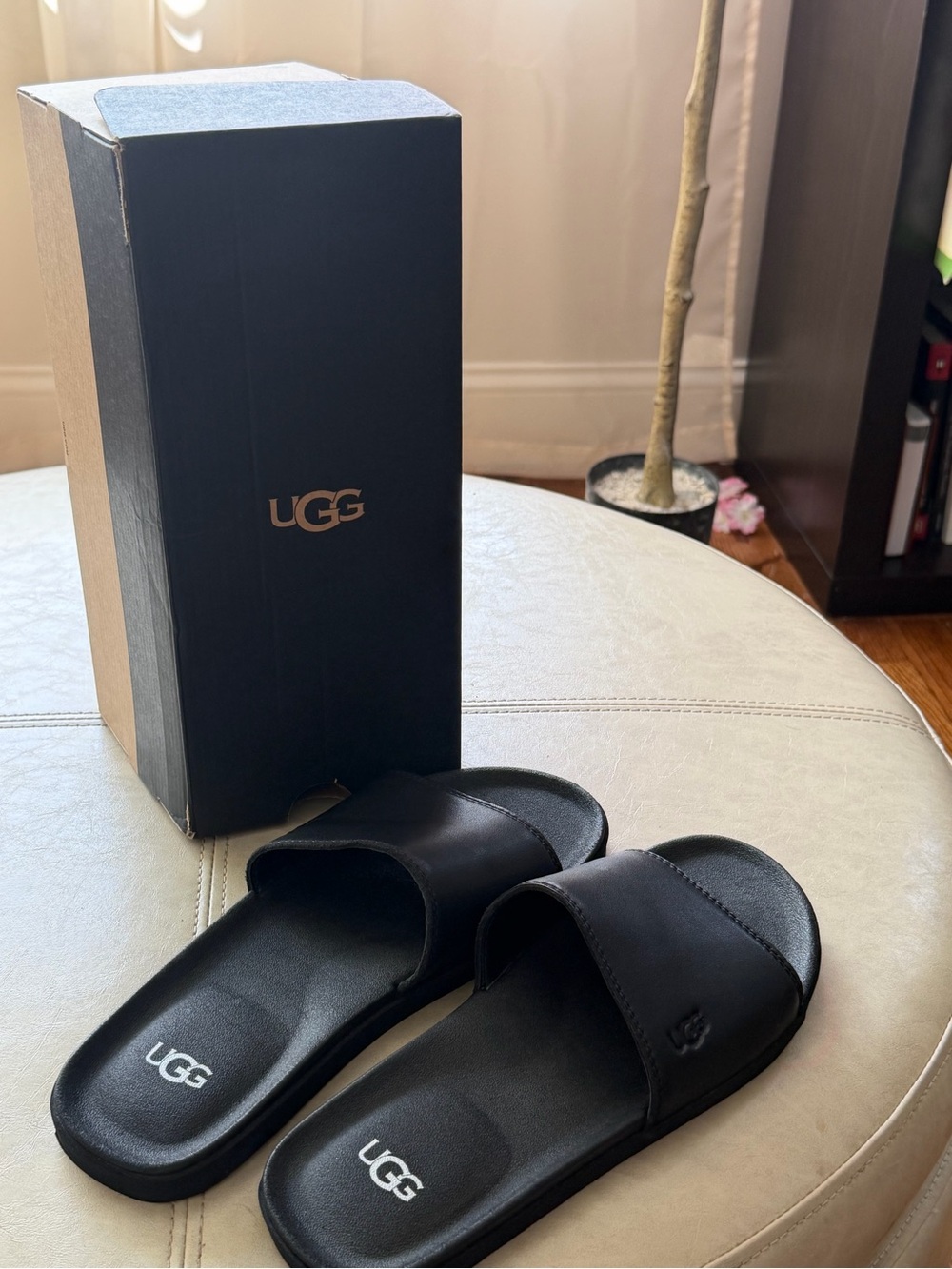 UGG Black mens 7 , woman’s 9 Slide Sandals with Branded Strap